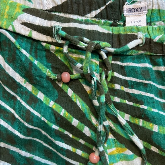 Roxy shorts - Size Small - Super cute and comfortable - Green Palm Tree Design - Picture 3 of 6